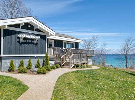 33 Homes For Sale in Suttons Bay, MI. . Zillow suttons bay